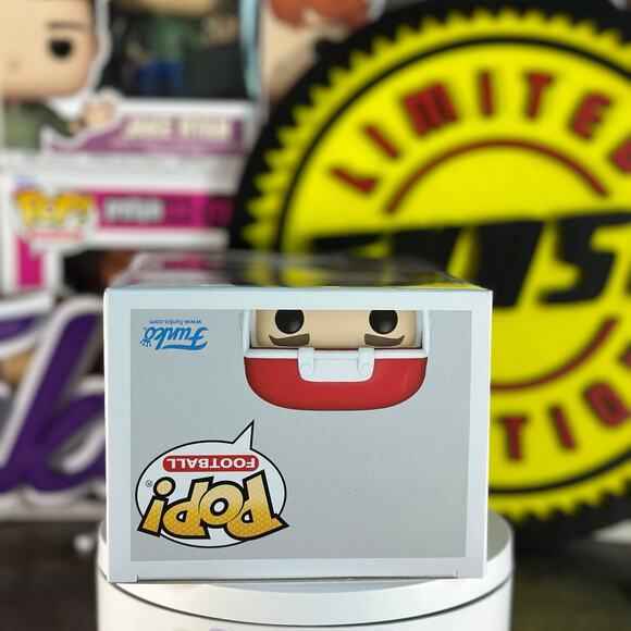 NFL Chiefs Travis Kelce (Road) Funko Pop! - Picture 6 of 6